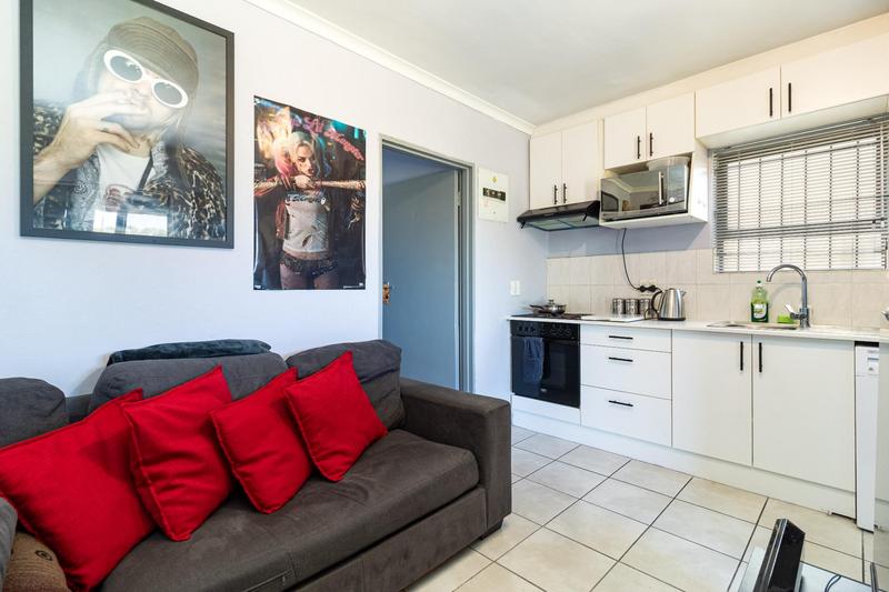 To Let 1 Bedroom Property for Rent in Loevenstein Western Cape